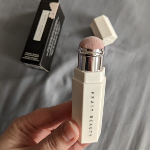 Fenty Beauty Makeup Nwt Fenty Beauty Portable Contour And Concealer Brush Poshmark